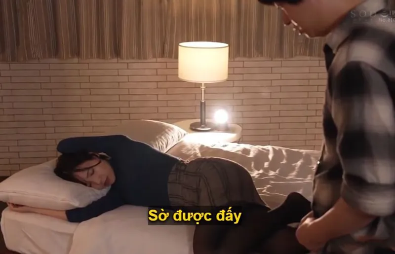 Một đêm mất ngủ với nữ phát thanh viên nổi tiếng lẫy lừng khi ở cùng phòng khách sạn